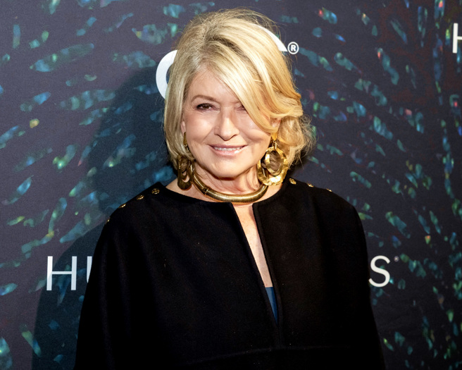 美国81岁「家政女王」玛莎．史都华（Martha Stewart）登上今年《运动画刊泳装特辑》（Sports Illustrated Swimsuit）封面，冻龄美貌及紧实的身材引发热议。（资料照／TPG、达志影像）