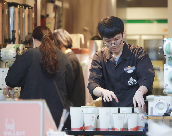 多数人认为周休3日要选周三休。（图／示意图，记者季志翔摄影）