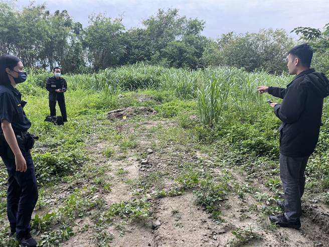 新北市三重14日发生一起坠桥事件，52岁王姓女子骑单车经过新北大桥的单车道时，疑似因为不明原因坠落桥下，当场失去生命徵象。(黄敬文翻摄)