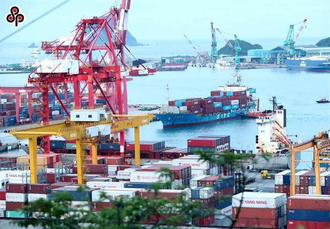 據勞動部調查指出，今年第三季人力淨需求達6萬147人、相較去年同期的8萬6829人下滑2.6萬人或為30.7％、減少人數創下近7年來新高，光製造業下滑人數2萬2640人，僅剩1萬9808人。（報系資料照）