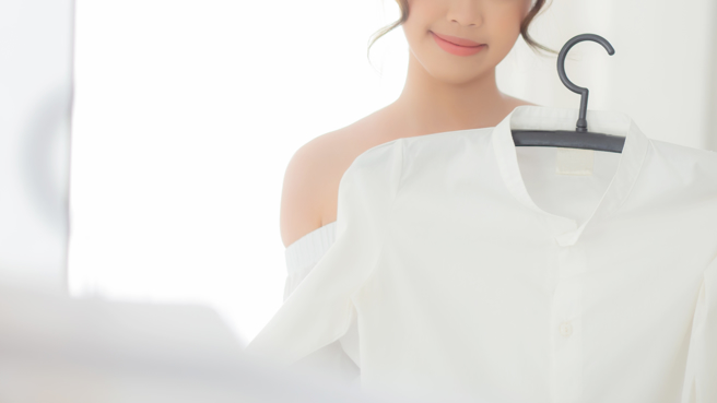 一名女网友表示，最近天气热她都几乎都穿无袖或低胸背心，又怕公婆看到会碎念。（图／示意图，达志影像）