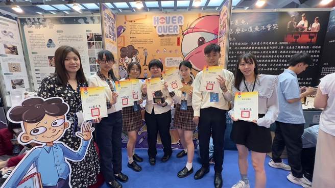 桃园市观音高中动画科学生姜均坦、邱柏凯、林宜臻、邱梓涵与刘宜欣的作品「Hoverover」，夺下专题竞赛全国第三。（观音高中提供／蔡明亘桃园传真）