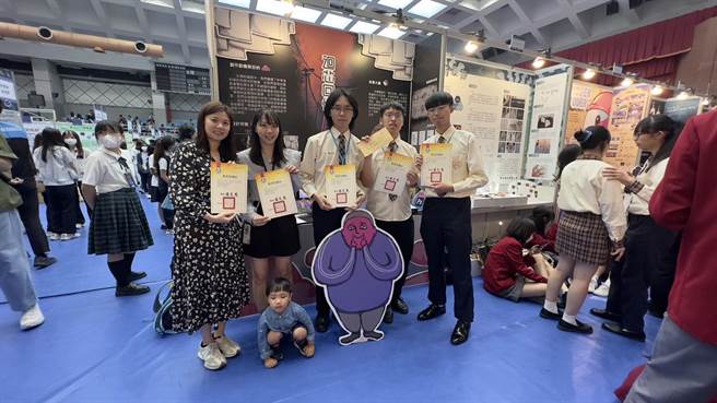 桃园市观音高中动画科学生谢宏隽、张益升与罗柏迦的作品「迴芯回忆」，荣获专题竞赛全国佳作。（观音高中提供／蔡明亘桃园传真）