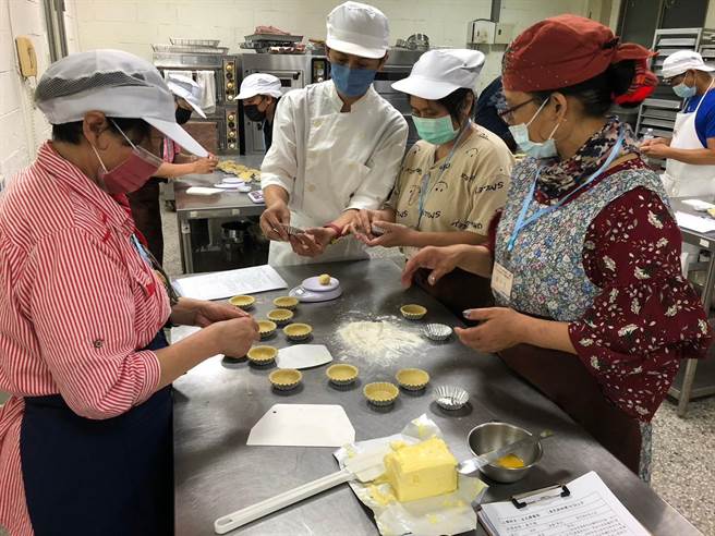 课程结合烘焙学习，结合文创激发创意，将花莲习艺所打造为创造工作机会的场域。（基督教芥菜种会提供／王志伟花莲传真）