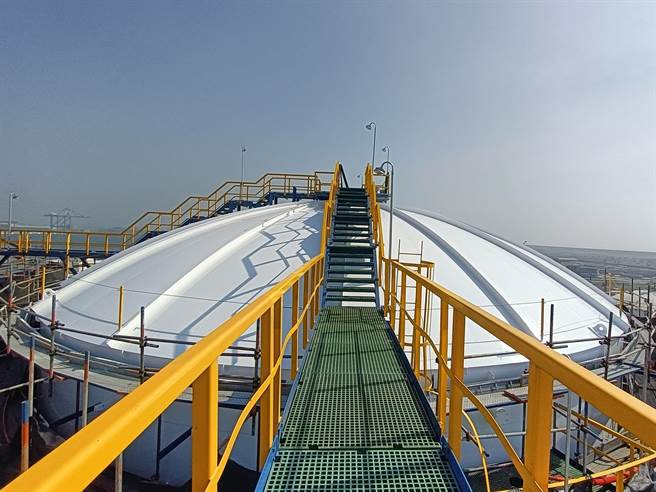 工研院与台聚公司合作的防蚀隔热涂料系统，可用于户外石化桶槽的外层涂装。（工研院提供／邱立雅竹县传真）