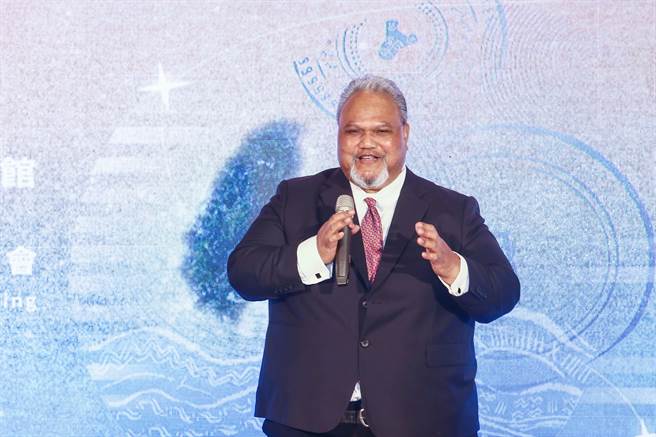 国立台湾史前文化博物馆再造完成开幕暨518国际博物馆日记者会16日举行，帛琉大使欧儒侃（David Adams Orrukem）出席致贺。（邓博仁摄）