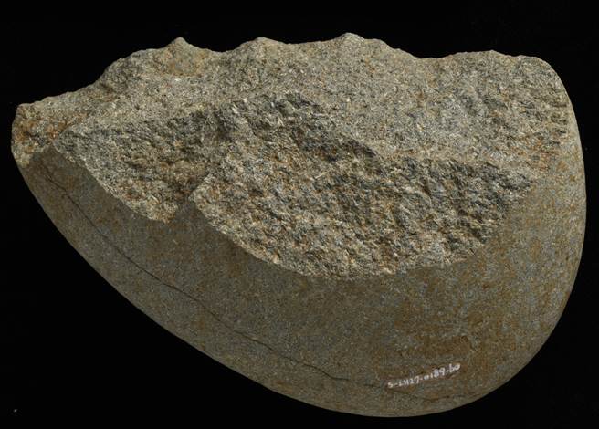 国立台湾史前文化博物馆再造完成开幕暨518国际博物馆日记者会16日举行，19日将于台东正式开幕。图为国立台湾史前文化博物馆「偏锋砍器」文物。（史前馆提供）