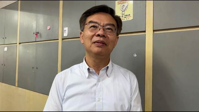 台東縣政府民政處長鍾青柏提醒，役男收到體檢通知後務必準時體檢，才能申請優先或延緩入營。（蔡旻妤攝）