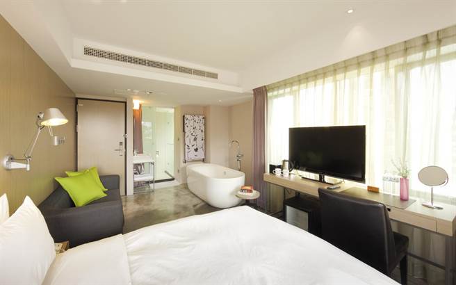 「旅行骑GoGo」住房专案享一泊一食、电动租车1台，最低2379元起。照片为台中鸟日子画眉经典房。（承亿文旅提供）