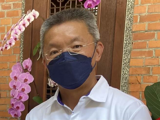 今（16日）检廉发动搜索，带走乡长李志镛与农业课长萧振岳、清洁队长曾智卿及乡民代表雷慧玲等人询问，疑似图利厂商收回扣。（吴佩蓉摄）