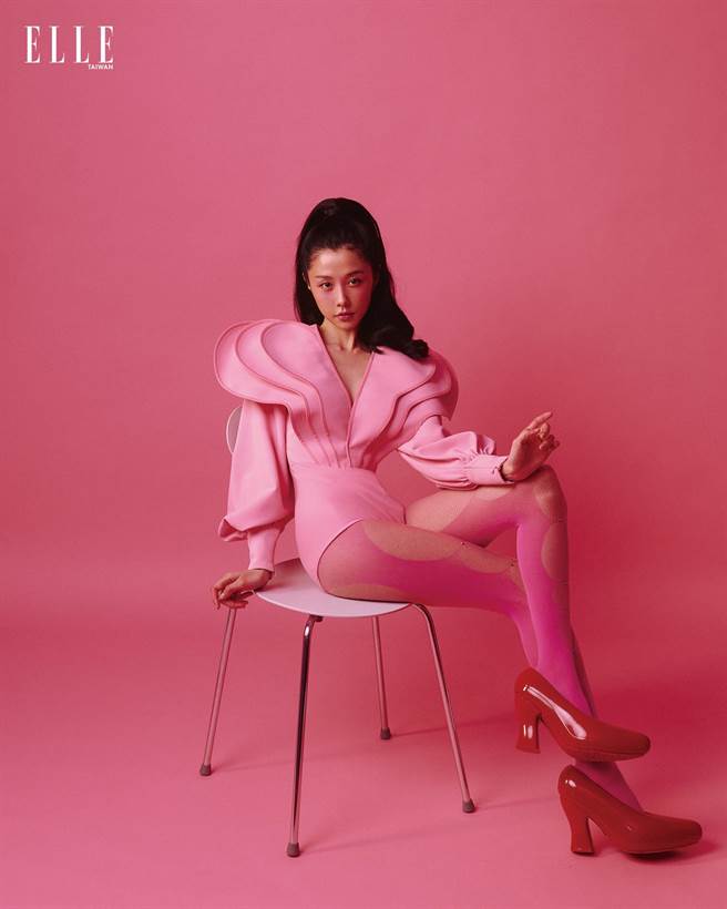 邵雨薇认为的幸福就是相处的每一刻都是真实的。（ELLE提供）