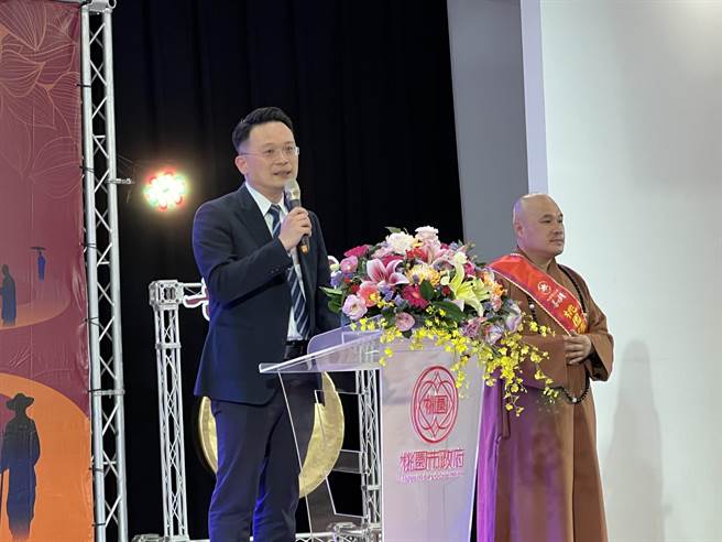 桃园副市长苏俊宾16日自曝是桃园佛教莲社附设私立育仁幼稚园第24届的毕业生。(蔡依珍摄)