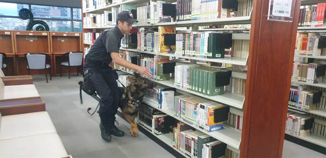警方清空圖書館全面搜索。（警方提供）