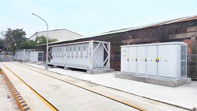 长效型储能(E-dReg)申请量比目标爆增8倍，但建置速读迟缓，台电决定喊停不再受理，引发储能设备商反弹。图为民间已建置储能设备，非反弹业者。(图：三地能源提供)