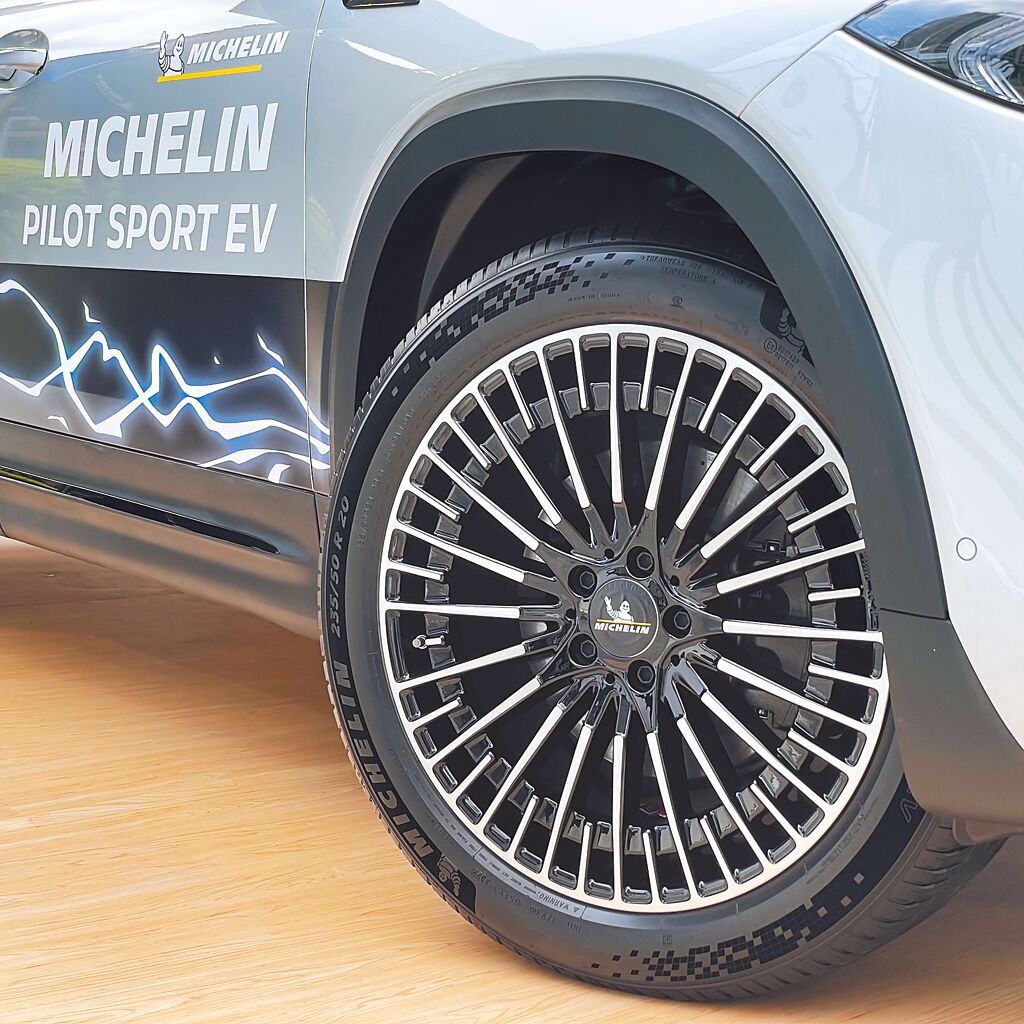 米其林PILOT SPORT EV電動車胎款具有「準、久、靜」三大優勢。（陳大任攝）