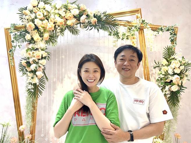 李燕與另一半陳茂榮登記結婚。（李燕提供）