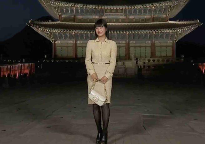 NewJeans的成员Hanni出席Gucci 2024早春系列大秀。（节自官方大秀影片）