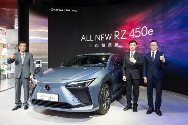（和泰车16日发表LEXUS全新RX450e电动车。图／业者提供）