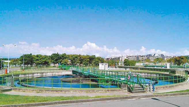 經濟部次長林全能希望透過級距調整，讓水價更合理。圖為鳳山再生水廠。（資料照片）