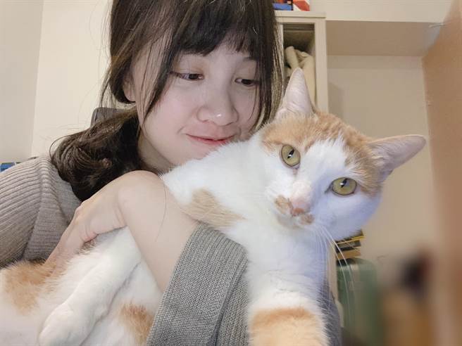 基隆市第二分局正妹员警李紫薇拍摄短片提醒民眾防诈，让许多网路乡民高呼「恋爱了！」（翻摄照片／张志康基隆传真）