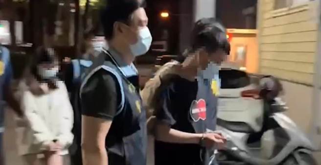 萧男及黄女昨天深夜被警方拘提到案。（警方提供）