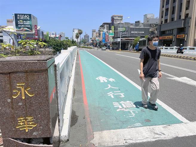 台南市人行道普及率不仅6都最低，甚至还低于全台平均值。（洪荣志摄）