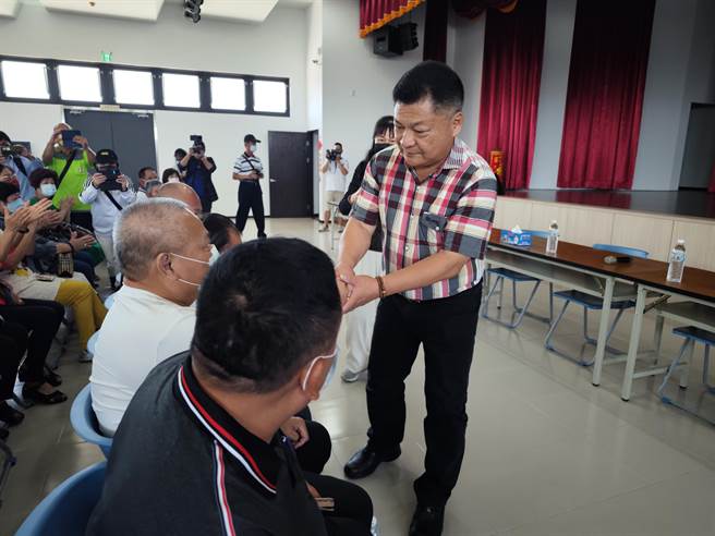 杨丽香是否代夫出征再度参选，李玄在语带保留，表示相信乡亲的智慧，会支持能够接棒的候选人。（吴建辉摄）