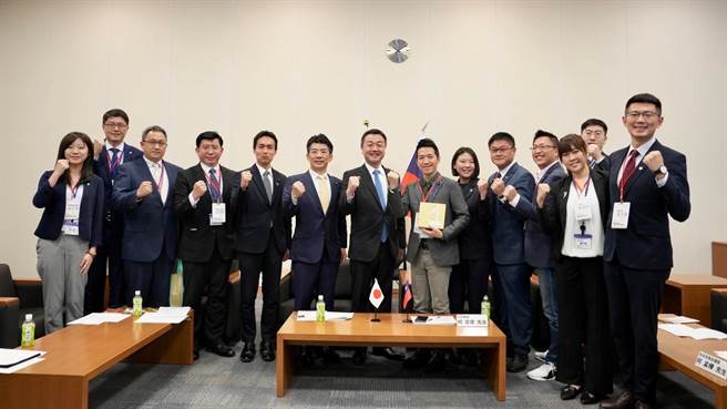 亚太青年协会于年初时邀请立宪民主党参眾两院5位议员访台，此次由亚太青年协会秘书长、日本政情观察室室长中坊圣华率团回访。（亚太青年协会提供／游念育台北传真）