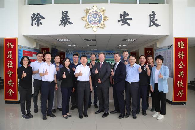 Uber公共安全團隊昨天參訪新北市刑警大隊。（警方提供）