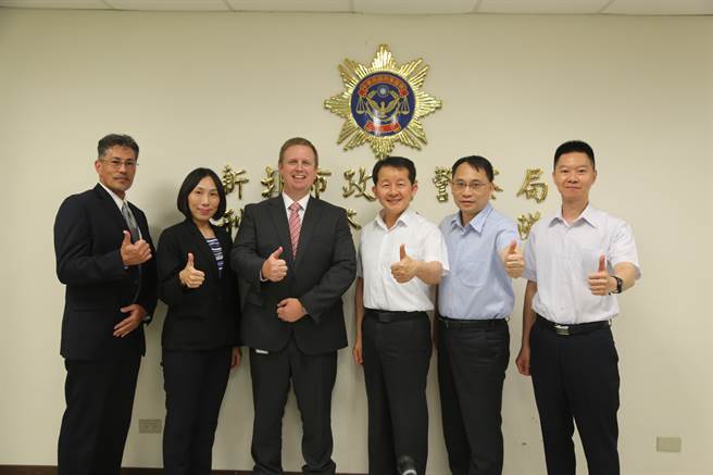 Uber公共安全團隊昨天參訪新北市刑警大隊。（警方提供）
