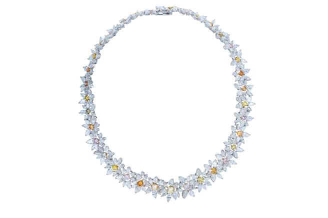 DAMIANI在台湾展出Absolute绝对高级珠宝系列钻石彩宝项炼， 1070万元。（DAMIANI提供）