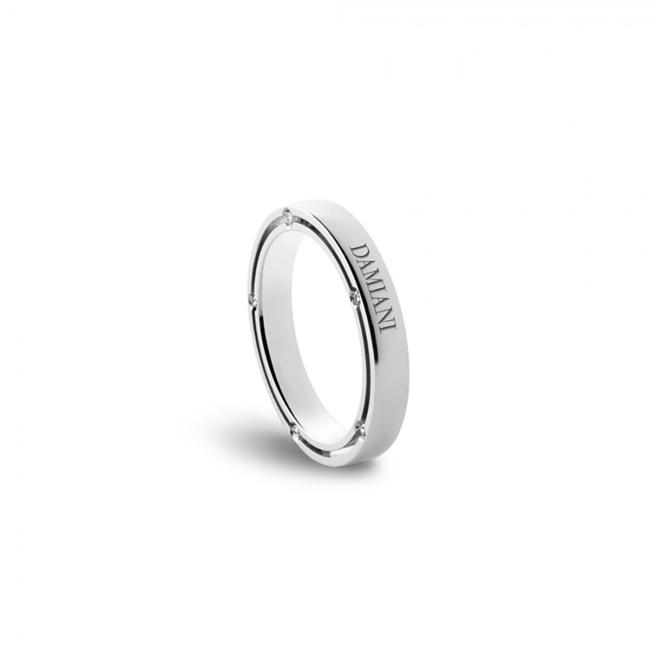 DAMIANI D.Side 18K白金镶钻戒指， 4万6500元。