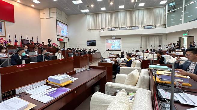 新竹市长高虹安17日首次赴议会施政报告。（王惠慧摄）