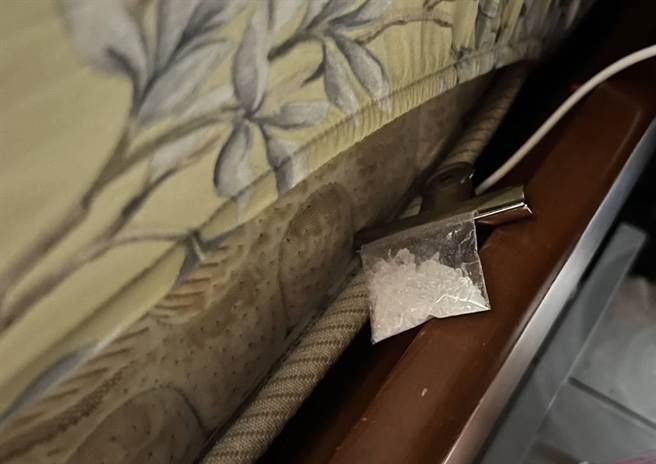 警方查获安非他命及吸食器等证物。（翻摄照片／林郁平台北传真）