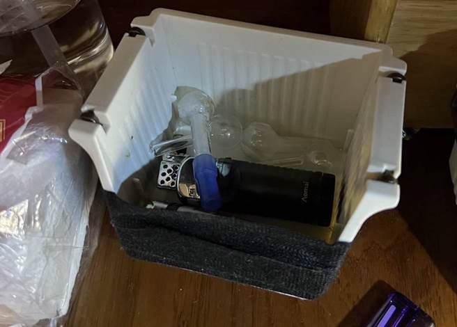 警方查获安非他命及吸食器等证物。（翻摄照片／林郁平台北传真）