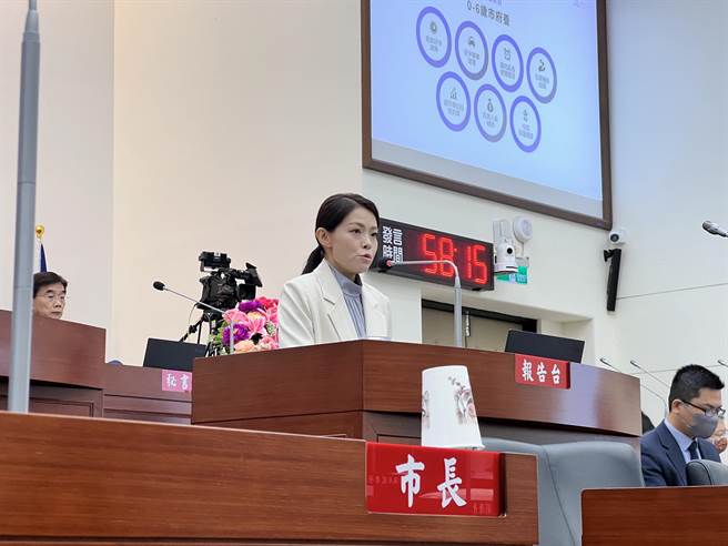 新竹市长高虹安17日到议会施政报告。（王惠慧摄）