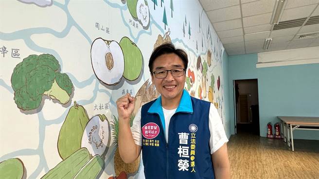 被视为韩家军的国民党高雄大冈山立委参选人曹桓荣直言，侯友宜眼前有3大挑战最为棘手，包括党内整合、补强中南部选票、结合非绿联盟共同下架民进党。（柯宗纬摄）