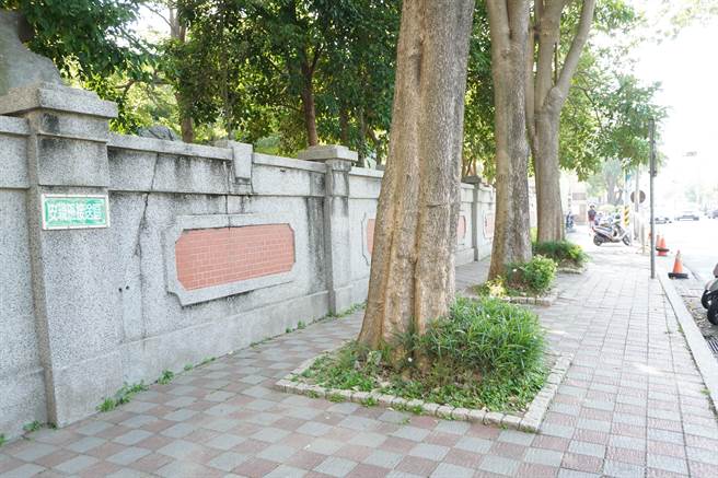 新竹县政府与各乡镇市公所等单位向行政院核定的「校园周边暨行车安全道路改善计画」提出10案、10所学校通学步道改善计画。（新竹县府提供／邱立雅竹县传真）