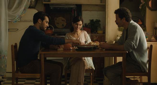 摩洛哥女导演玛莉安图泽尼第2部长片《双手的温柔》入选去年坎城影展一种注目单元。（光年映画提供）