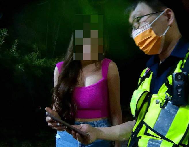 林姓女子神情紧张，害怕被男网友掌握行踪并危及人身安全。(民眾提供)