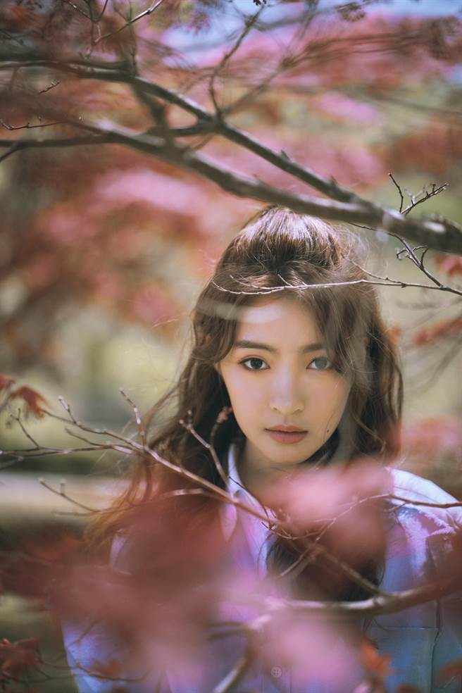 韓菲赴東京拍攝〈煙花雨〉MV。（駿馬客工作室提供）