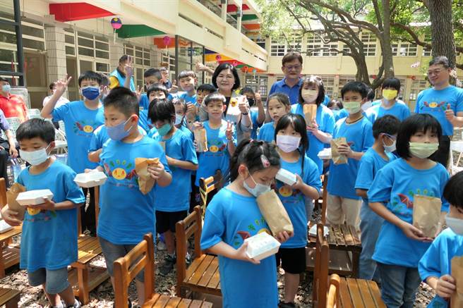 「云嘉南校园幸福列车」致力偏乡教育，分享感人故事鼓励孩子用教育翻转人生。（张朝欣摄）