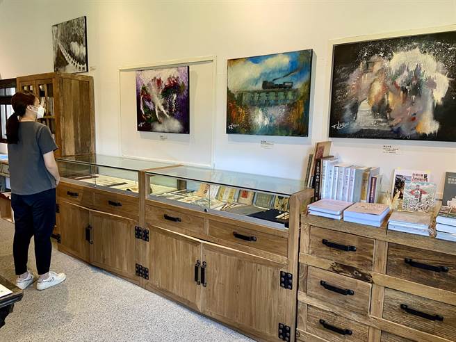 座落于罗东林场内的日光山森林茶书苑，即日起至7月15日举办「罗东之光」黄天来老师的创作画展。（吴佩蓉摄）