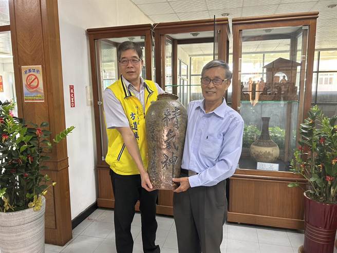 退休小学校长连照雄捐赠竹南镇公所癸卯夏扬「精气神」  陶艺馆藏。（竹南镇公所提供／谢明俊苗栗传真）