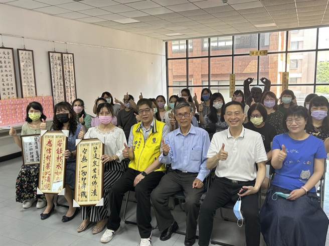 退休小学校长连照雄捐赠竹南镇公所癸卯夏扬「精气神」  陶艺馆藏。（竹南镇公所提供／谢明俊苗栗传真）