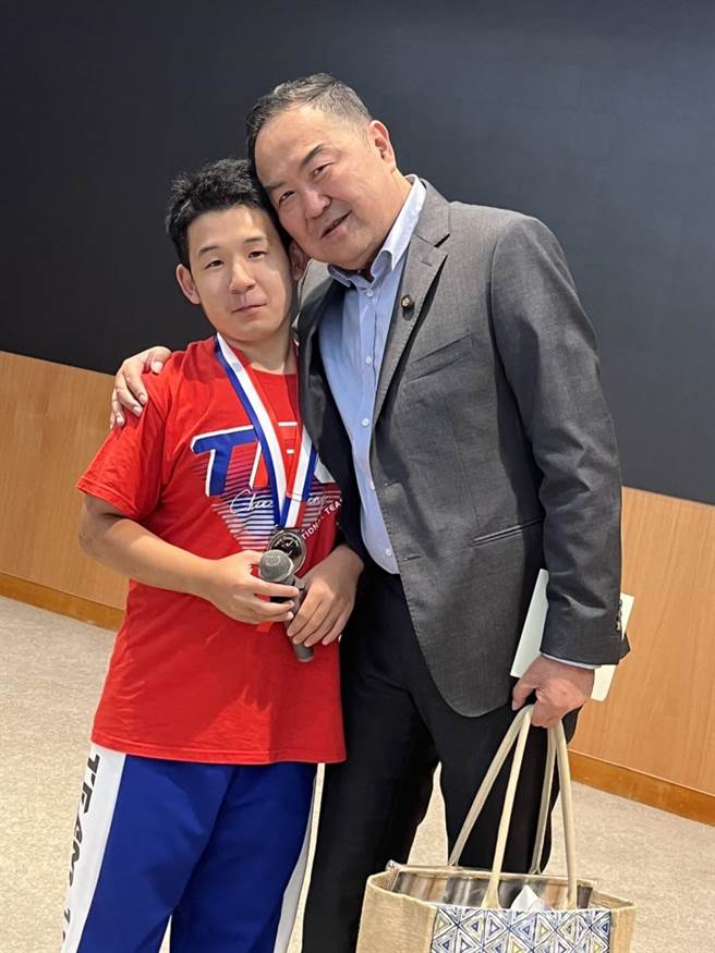 苗栗县立委徐志荣安排苗栗特教学校啦啦队参观总统府及立法院。（徐志荣办公室提供／谢明俊苗栗传真）