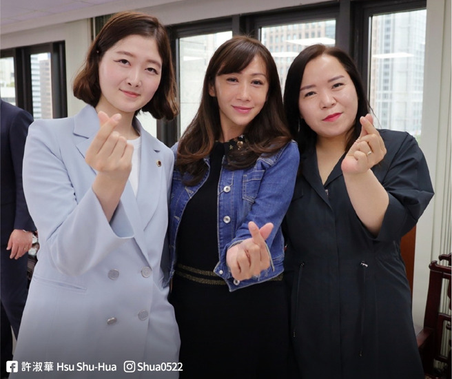 许淑华接待韩国京畿道议员。（图取自许淑华脸书）