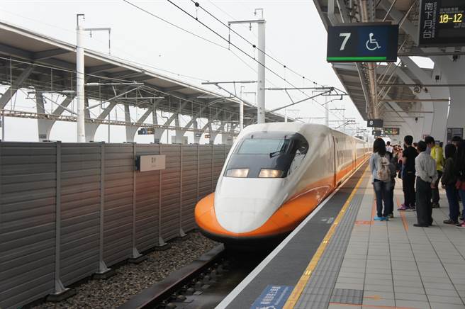 云林高铁站搭乘人数愈来愈多，接驳公车也愈来愈被需要。（周丽兰摄）