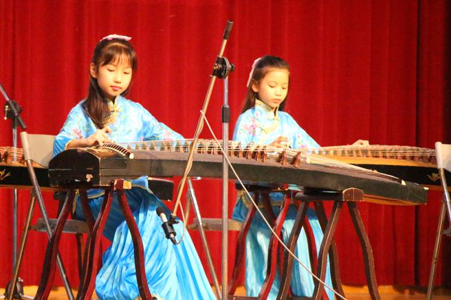 各校节目包括管弦乐、扇舞、热舞、古筝、曲棍球表演赛、跆拳道武术等，展现年轻学子无限青春活力。(戴志扬翻摄)