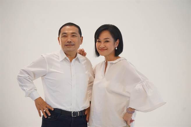 前立委郭正亮认为，国民党智库执行长柯志恩(右)是新北市长侯友宜(左)最好的副手人选。（柯宗纬翻摄）